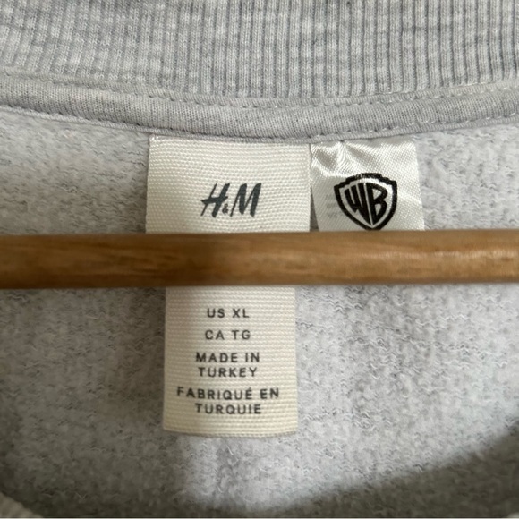 H&M Friends crewneck women’s - Picture 3 of 5